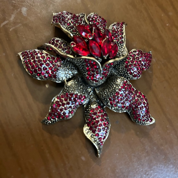 Elegant Red and Silver Floral Brooch! - Picture 10 of 11